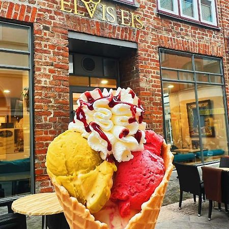 Elvis Family Dream Lägenhet Lübeck Exteriör bild